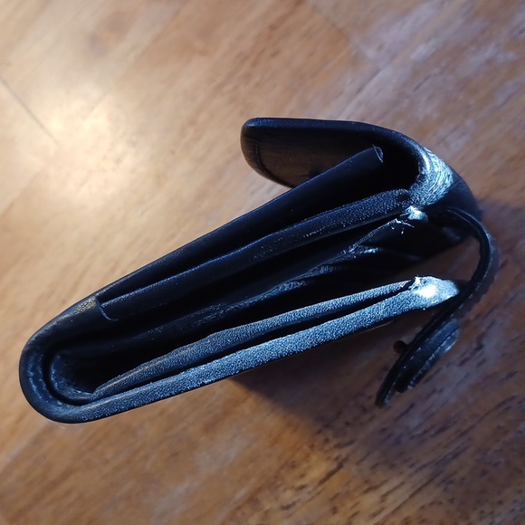 Genuine Leather Vintage Liz Claiborne Wallet. - Picture 7 of 8